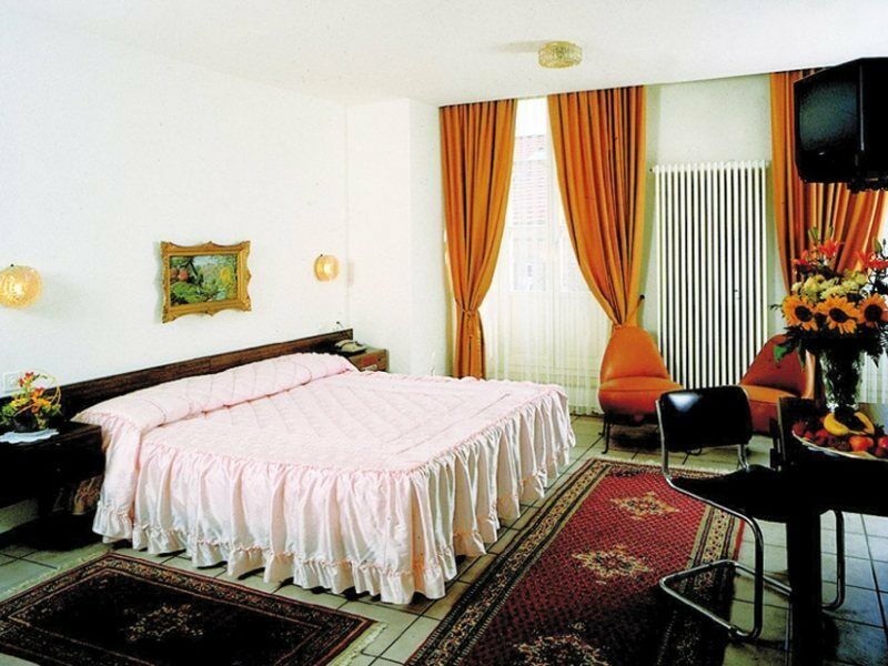 Hotel Dell'Angelo Локарно Стая снимка